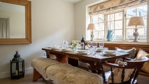 Dining Table, Priory Cottage, Bolthole Retreats