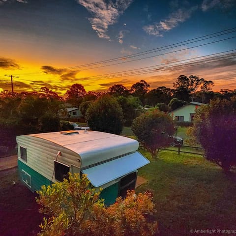 Zomer is just across the road from Macleay Golf Course - 15mins from Redland Bay