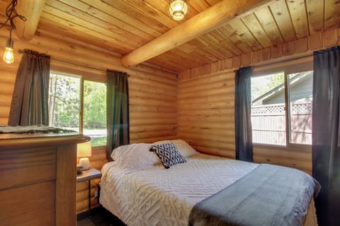 2 bedrooms, travel crib, internet, bed sheets