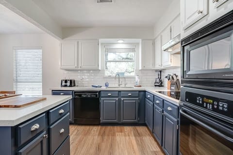 Another view of kitchen.