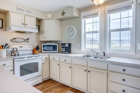 Bright and spacious kitchen.