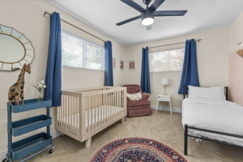 5 bedrooms, desk, iron/ironing board, cribs/infant beds