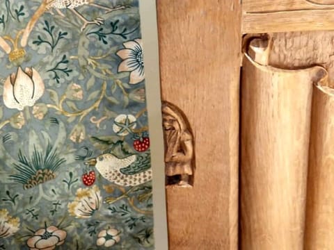 That's the little Gnome carving in the beds. 