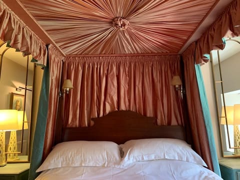 Four Poster Bed