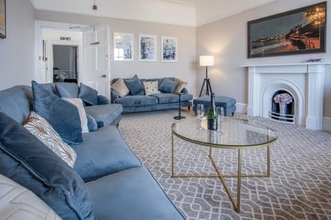 Gwynne House - 6 Bed Holiday Home - Tenby Harbour (10240)