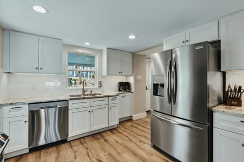 Main House (downstairs): Fully equipped kitchen.