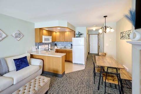 The kitchen is just steps away