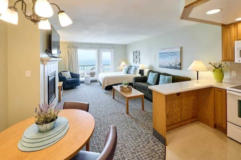 The kitchen is just steps away