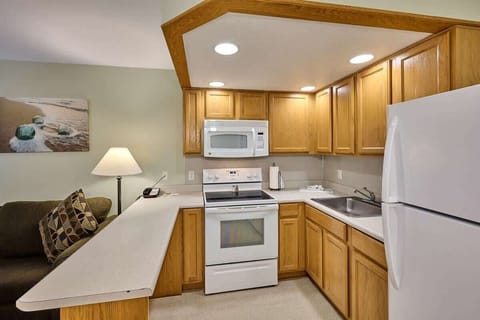 The kitchen is just steps away