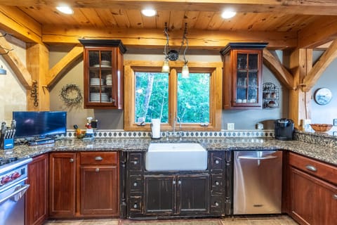 Dishwasher, Toaster, Microwave, InstantPot, and fully stocked with all kitchen essentials for baking, smoothies, etc.