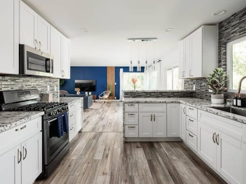 Our guests love the fully-stocked chef’s kitchen! They can prepare meals for their families or even have a professional chef come and host a meal in the amazing space. #ChefsKitchen