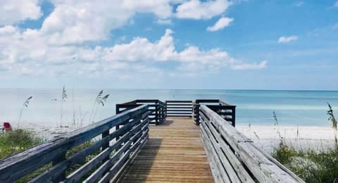 Beach nearby, sun loungers, beach towels