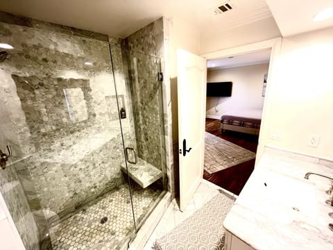 Combined shower/tub