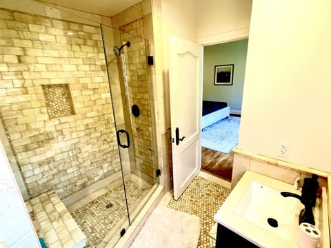 Combined shower/tub