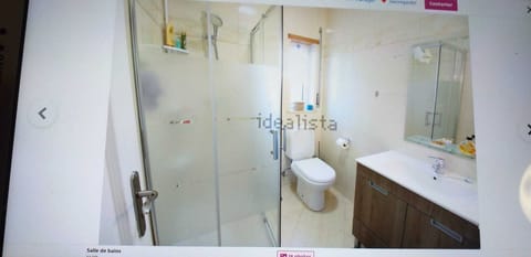 Combined shower/tub, bidet