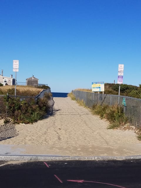 Entrance to White Horse Beach!