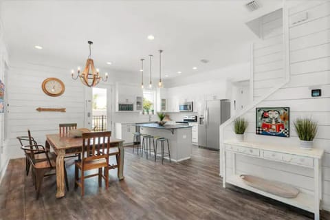 Freestyle's carefree vibe is sure to put a smile on your face!