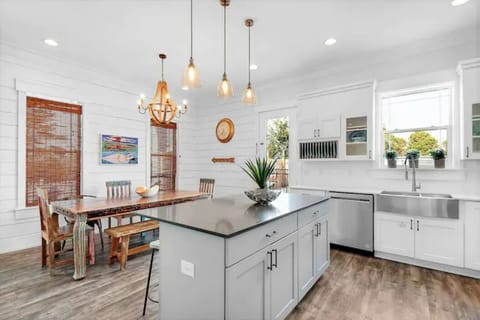 Freestyle's open floorplan lets the family chef take part in the conversation.