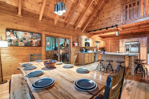 look at that light. and that stump table base