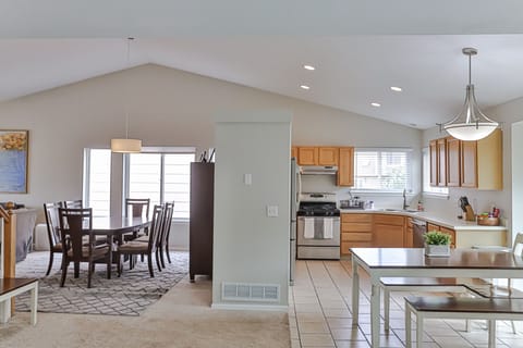 Dining Table / Kitchen
Main Floor