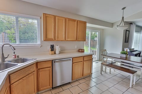 Kitchen
Main Floor