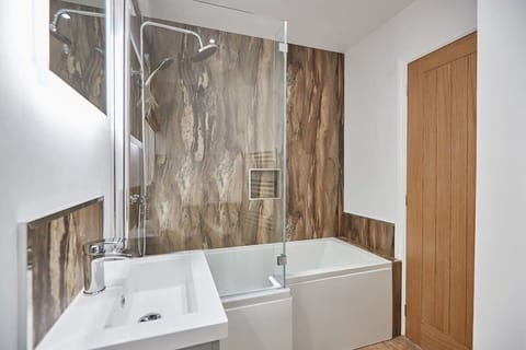 Studio Pod 2, Saltburn-by-the-Sea - Host & Stay