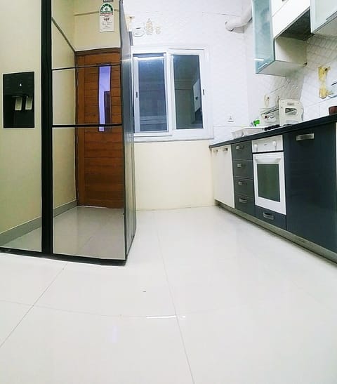 Fridge, oven, coffee/tea maker, electric kettle