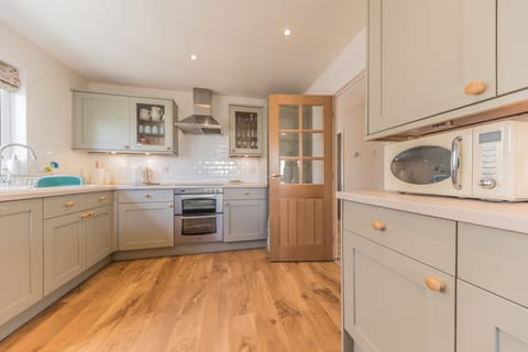 Hazel Cottage kitchen