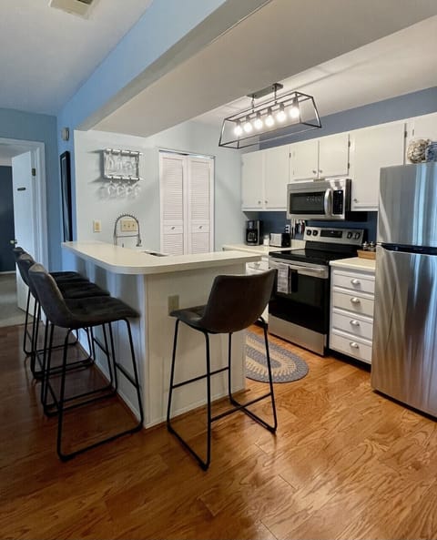 Have a casual dinner or drinks at the bar!