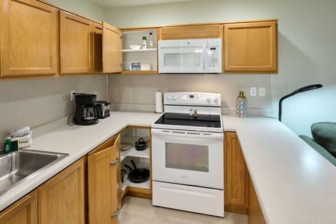 The kitchen comes fully stocked for meal prep