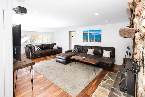 Living area | Smart TV, fireplace, video-game console, DVD player