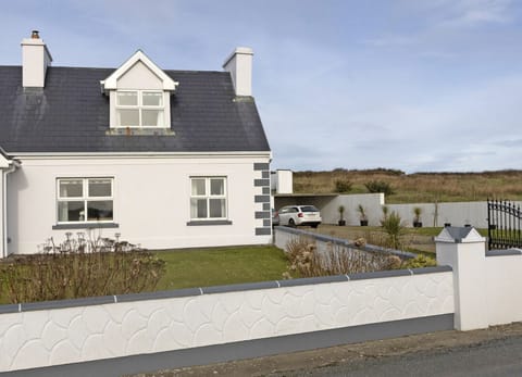 Matthews Traditional Holiday Cottage Doonbeg,  near Doonbeg, County Clare