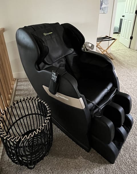 Zero gravity with back rollers, foot rollers and air compression 