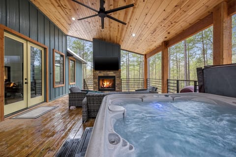 Indoor spa tub