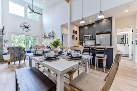 Great Room B also with soaring ceilings and natural light. The dining table extends an additional 2ft so your entire group can enjoy meals together.