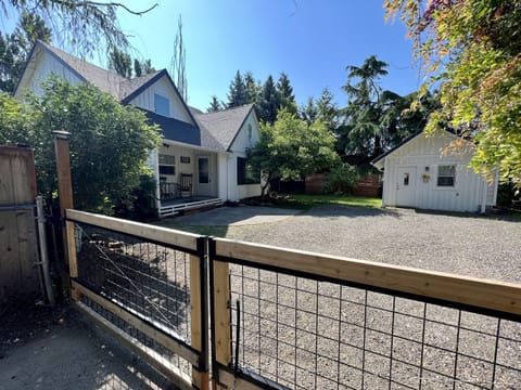 Fully fenced yard, including driveway. 