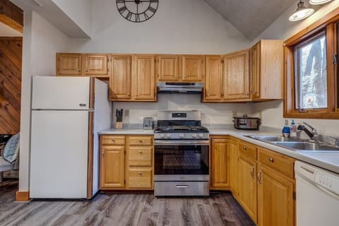 Pet Friendly Madison Chalet Close to Hiking Chalet in Madison