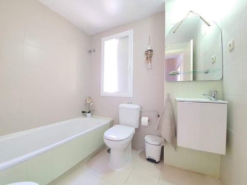 Combined shower/tub, hair dryer, towels, toilet paper