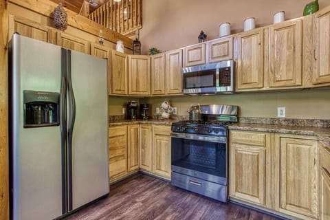 Birchwood Lodge's fully equipped kitchen