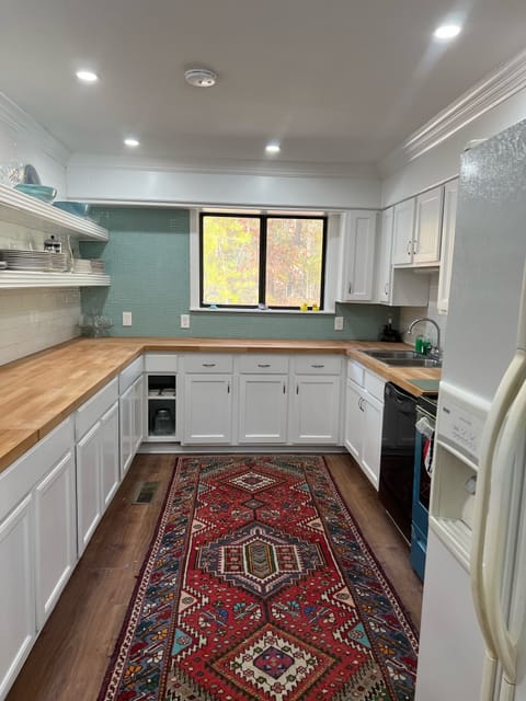 Fully stocked kitchen . We like to cook and have stocked up for cooking 