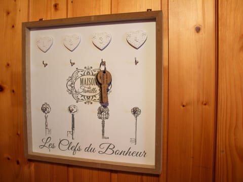 Brown, Art, Wood, Picture Frame, Font, Rectangle, Pattern, Hardwood, Wood Stain, Visual Arts