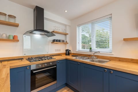 Charming Cottage, Central Location