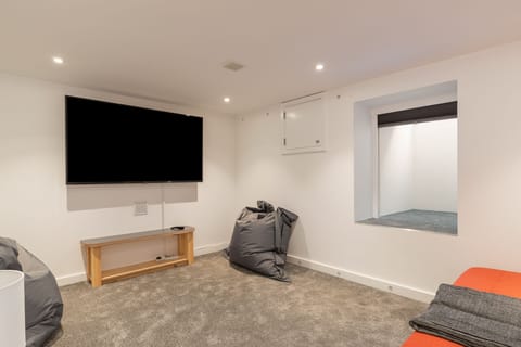 Charming Cottage, Central Location