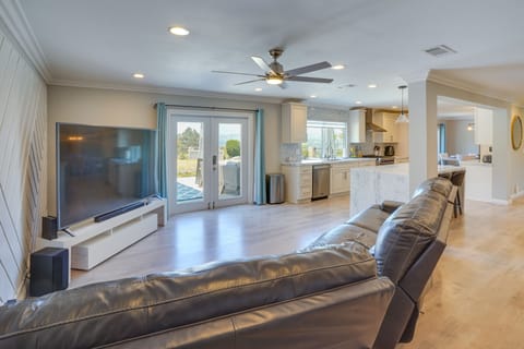 Anaheim Vacation Rental | 5BR | 2.5BA | 2,848 Sq Ft | 1 Step to Enter