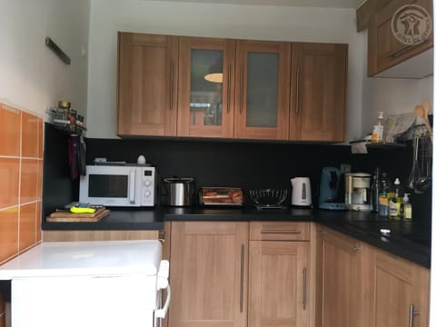 Fridge, microwave, dishwasher, coffee/tea maker