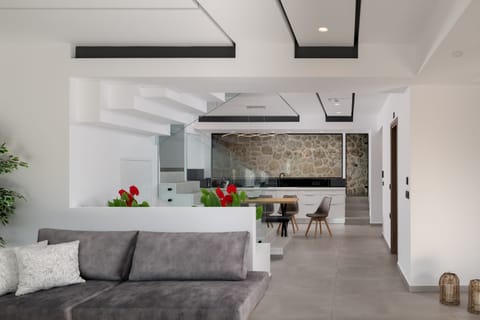 O-Cyanea living room