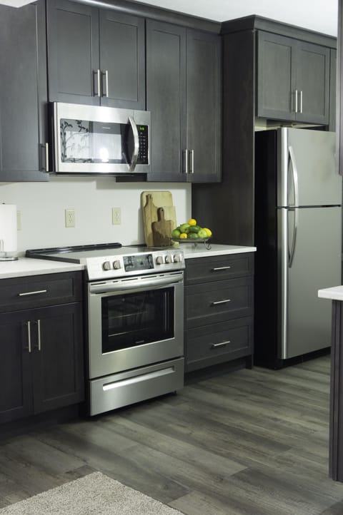 Full-sized kitchen and appliances