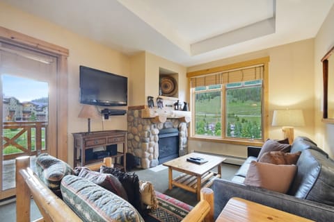 Living Room, Room, Indoors, Couch, Furniture