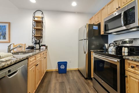 Oven, Room, Indoors, Microwave, Flooring