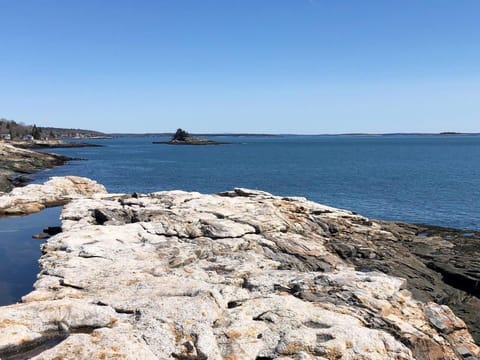 Beach nearby, sun loungers, beach towels